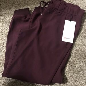 Lululemon on the fly jogger woven